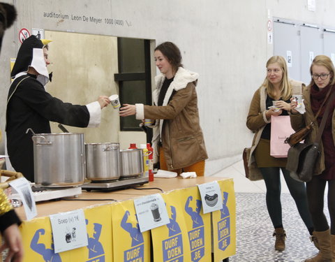 UGent-studenten For Life voor een lokaal goed doel: studenten zwemmen 24 uur in het geld voor vzw Toontje (Gentbrugge)-21470