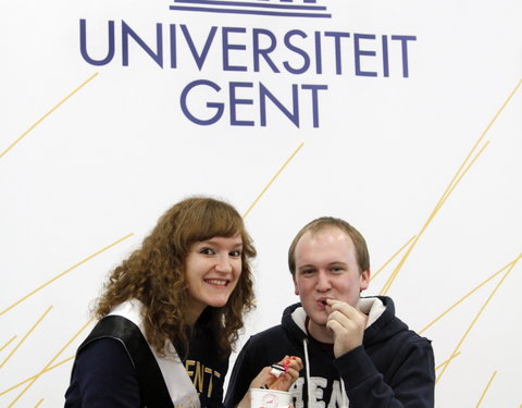 UGent-studenten For Life voor een lokaal goed doel: studenten zwemmen 24 uur in het geld voor vzw Toontje (Gentbrugge)-21473