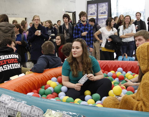 UGent-studenten For Life voor een lokaal goed doel: studenten zwemmen 24 uur in het geld voor vzw Toontje (Gentbrugge)-21484