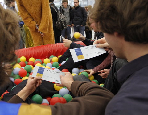 UGent-studenten For Life voor een lokaal goed doel: studenten zwemmen 24 uur in het geld voor vzw Toontje (Gentbrugge)-21490