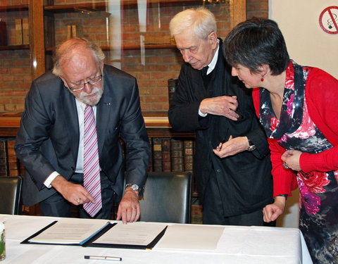 Ondertekening protocol voor schenking Charles Vandenhove, kaderend in het concept van het ‘Vandenhove Paviljoen’ en uitreiking e