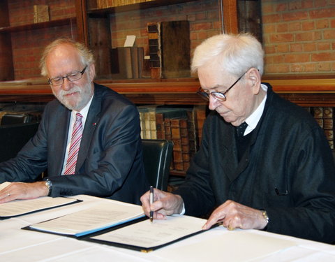 Ondertekening protocol voor schenking Charles Vandenhove, kaderend in het concept van het ‘Vandenhove Paviljoen’ en uitreiking e