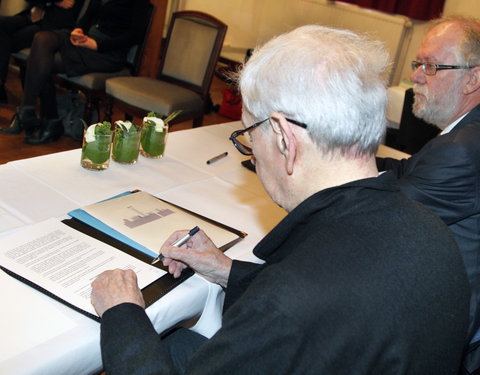 Ondertekening protocol voor schenking Charles Vandenhove, kaderend in het concept van het ‘Vandenhove Paviljoen’ en uitreiking e