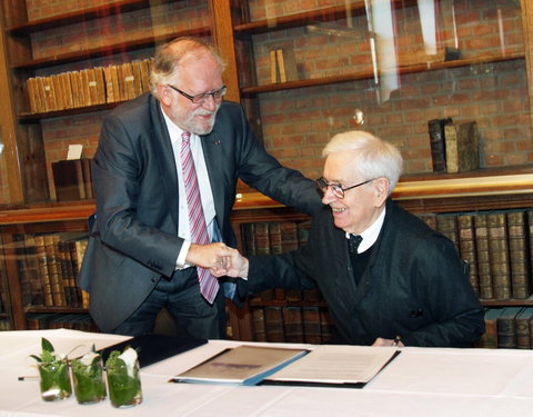 Ondertekening protocol voor schenking Charles Vandenhove, kaderend in het concept van het ‘Vandenhove Paviljoen’ en uitreiking e