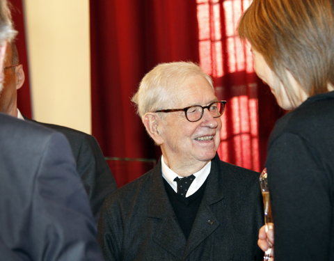 Ondertekening protocol voor schenking Charles Vandenhove, kaderend in het concept van het ‘Vandenhove Paviljoen’ en uitreiking e