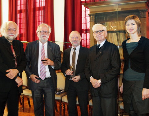 Ondertekening protocol voor schenking Charles Vandenhove, kaderend in het concept van het ‘Vandenhove Paviljoen’ en uitreiking e