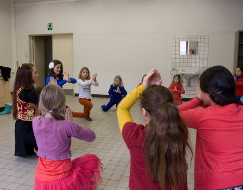 Kinderuniversiteit 'Verhalen uit de hele wereld'-24235