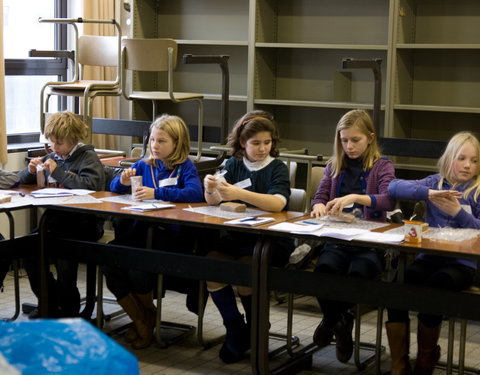 Kinderuniversiteit 'Verhalen uit de hele wereld'-24239