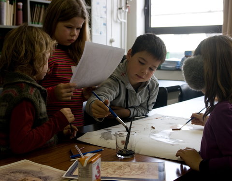 Kinderuniversiteit 'Verhalen uit de hele wereld'-24240