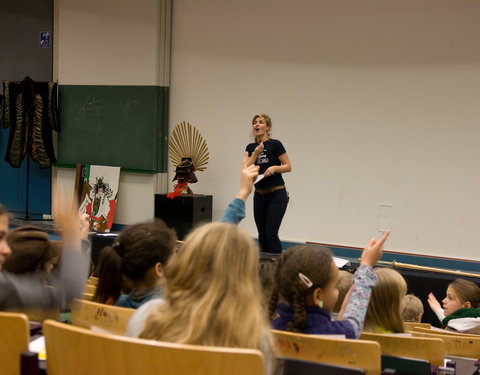 Kinderuniversiteit 'Verhalen uit de hele wereld'-24245