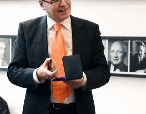 Overhandiging UGent medaille n.a.v. Internationale Francqui Leerstoel in de faculteit Rechtsgeleerdheid-25066