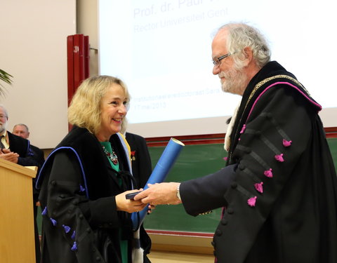 Uitreiking institutioneel eredoctoraat aan Sara Oldfield