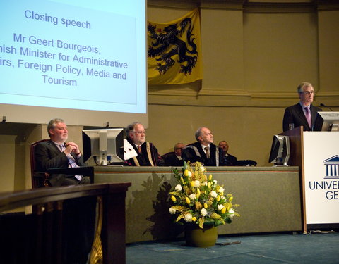 Uitreiking institutioneel eredoctoraat 2008-32226