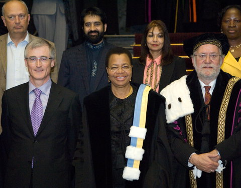 Uitreiking institutioneel eredoctoraat 2008-32228