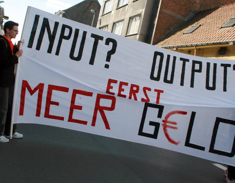 Studenten en medewerkers UGent betogen voor eerlijke financiering-34076