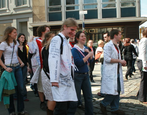 Studenten en medewerkers UGent betogen voor eerlijke financiering-34100