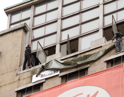 Onthulling reuzebanner aan Boekentoren in het kader van Monumentenstrijd (een wedstrijd waarbij het publiek beslist welk waardev