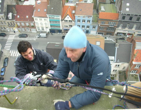 Onthulling reuzebanner aan Boekentoren in het kader van Monumentenstrijd (een wedstrijd waarbij het publiek beslist welk waardev