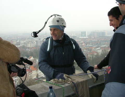 Onthulling reuzebanner aan Boekentoren in het kader van Monumentenstrijd (een wedstrijd waarbij het publiek beslist welk waardev