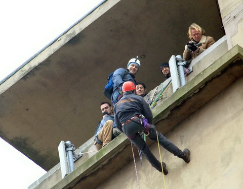 Onthulling reuzebanner aan Boekentoren in het kader van Monumentenstrijd (een wedstrijd waarbij het publiek beslist welk waardev