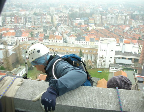 Onthulling reuzebanner aan Boekentoren in het kader van Monumentenstrijd (een wedstrijd waarbij het publiek beslist welk waardev