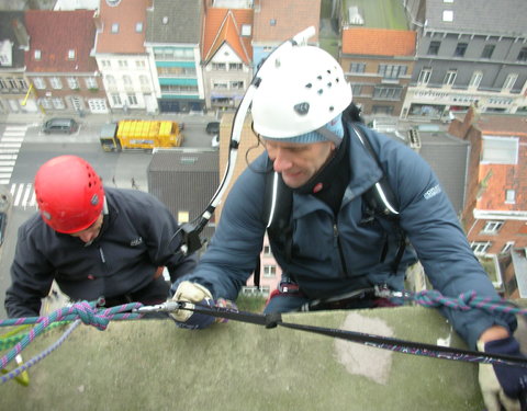 Onthulling reuzebanner aan Boekentoren in het kader van Monumentenstrijd (een wedstrijd waarbij het publiek beslist welk waardev