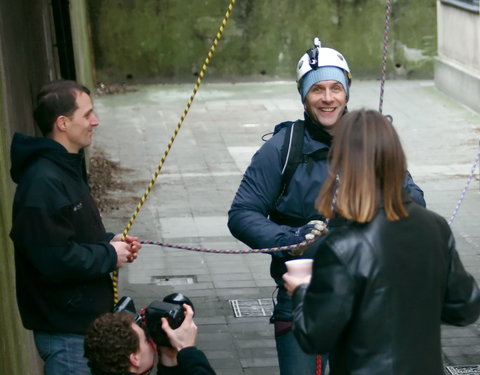 Onthulling reuzebanner aan Boekentoren in het kader van Monumentenstrijd (een wedstrijd waarbij het publiek beslist welk waardev