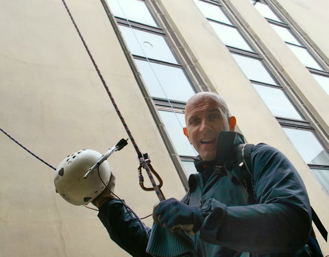 Onthulling reuzebanner aan Boekentoren in het kader van Monumentenstrijd (een wedstrijd waarbij het publiek beslist welk waardev