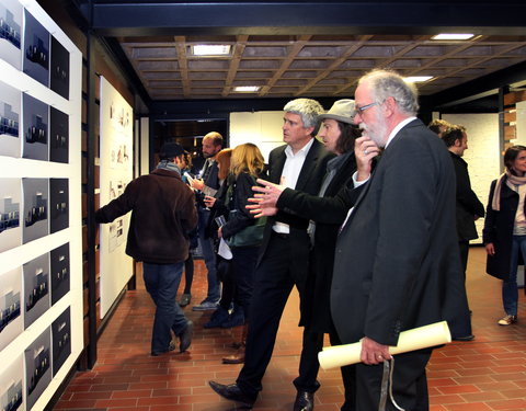 'Tender Buttons, Becoming Gertrude Stein', groepstentoonstelling met 30 kunstenaars in voormalige restaurant Overpoort-3544