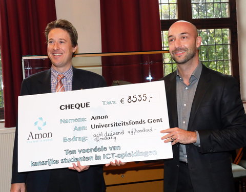 Overhandiging cheque vanwege Amon aan het Universiteitsfonds-36962