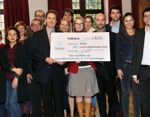 Overhandiging cheque vanwege Amon aan het Universiteitsfonds-36969