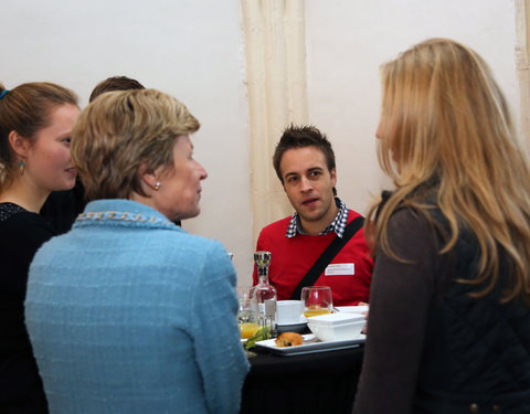 Onthaalontbijt voor nieuwe UGent medewerkers, aangenomen tijdens de periode van 31 oktober 2013 tot en met 20 november 2013-3892