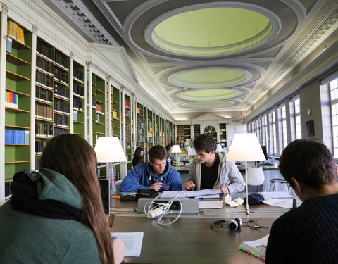 Blokken in de bibliotheek van de faculteit Rechtsgeleerdheid-39081