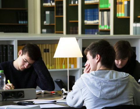 Blokken in de bibliotheek van de faculteit Rechtsgeleerdheid-39082