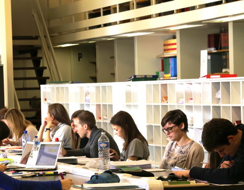 Blokken in de bibliotheek van de faculteit Rechtsgeleerdheid-39083