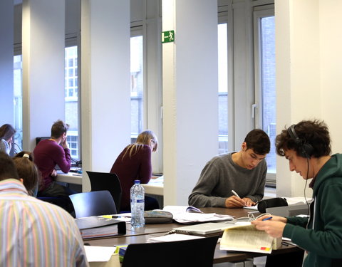 Blokken in de bibliotheek van de faculteit Rechtsgeleerdheid-39085