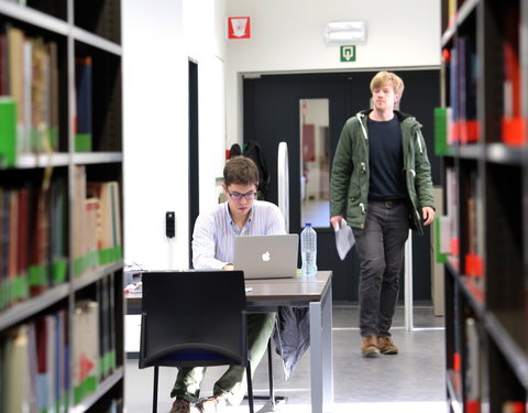 Blokken in de bibliotheek van de faculteit Rechtsgeleerdheid-39087