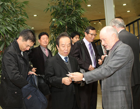 Ondertekening financieel akkoord tussen UGent en Koreaanse partners i.v.m. branch campus in Incheon (Zuid-Korea)-3911