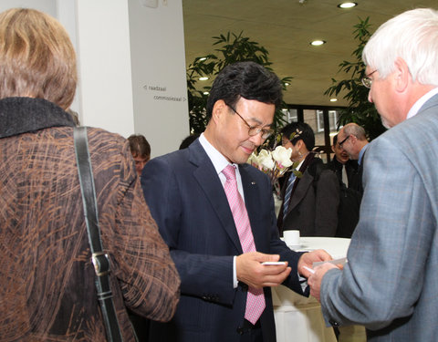 Ondertekening financieel akkoord tussen UGent en Koreaanse partners i.v.m. branch campus in Incheon (Zuid-Korea)-3915