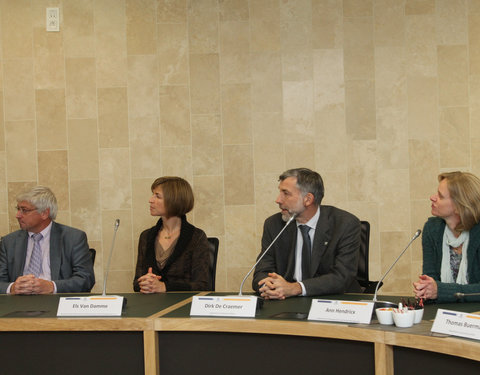 Ondertekening financieel akkoord tussen UGent en Koreaanse partners i.v.m. branch campus in Incheon (Zuid-Korea)-3925