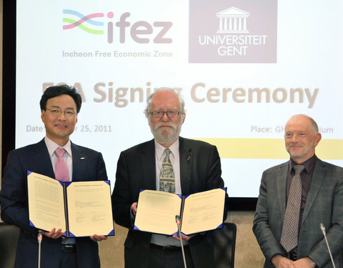 Ondertekening financieel akkoord tussen UGent en Koreaanse partners i.v.m. branch campus in Incheon (Zuid-Korea)-3939