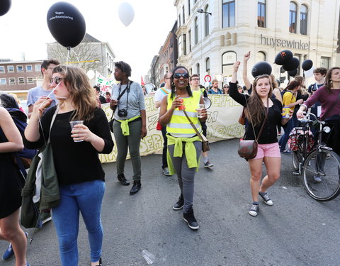 Studenten van UGent, HoGent en Arteveldehogeschool manifesteren voor kwaliteitsvol onderwijs en tegen onderfinanciering-41370