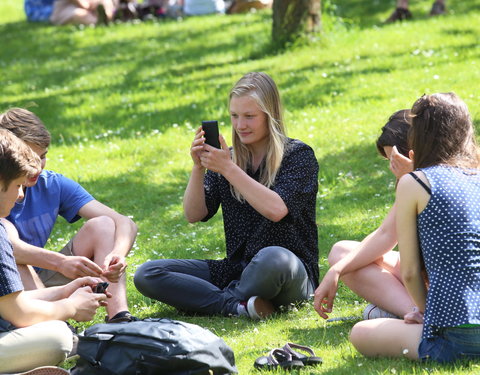 Gezond vieruurtje voor Gentse studenten in de tuin van de Sint-Pietersabdij-43522