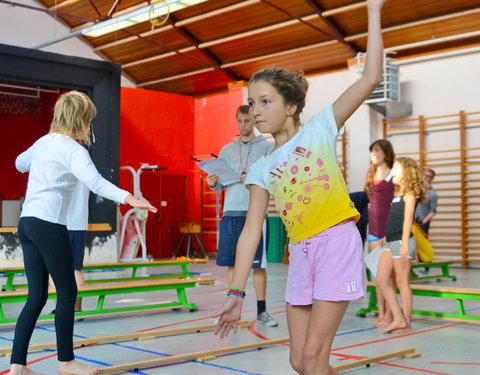 In basisschool De Boomgaard testen studenten LO kinderen in het kader van het Vlaams SportKompas-45557