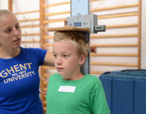 In basisschool De Boomgaard testen studenten LO kinderen in het kader van het Vlaams SportKompas-45566