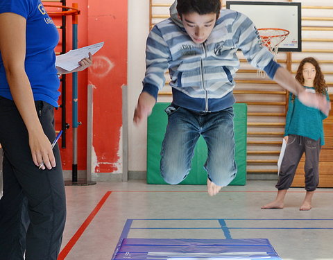 In basisschool De Boomgaard testen studenten LO kinderen in het kader van het Vlaams SportKompas-45577