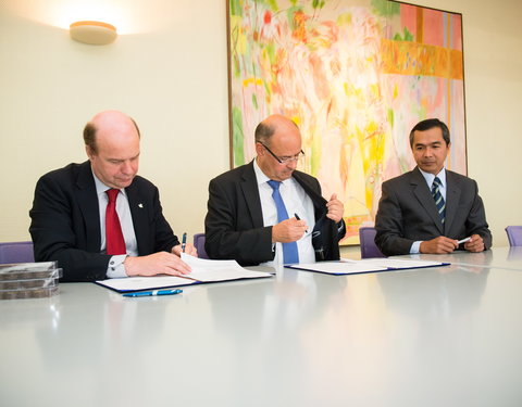 Ondertekening overeenkomst met Indonesische delegatie-46473