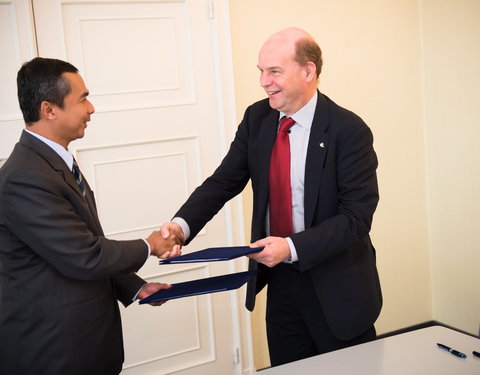 Ondertekening overeenkomst met Indonesische delegatie-46474