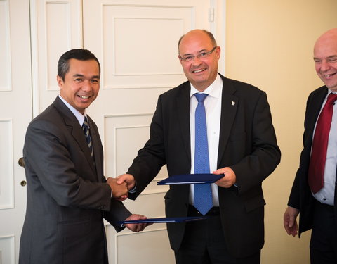 Ondertekening overeenkomst met Indonesische delegatie-46475