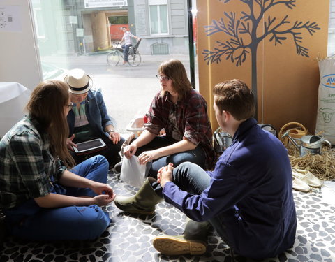 Tentoonstelling (posters en creatieve voorstellingen) door studenten Geneeskunde en Gezondheidswetenschappen-52083